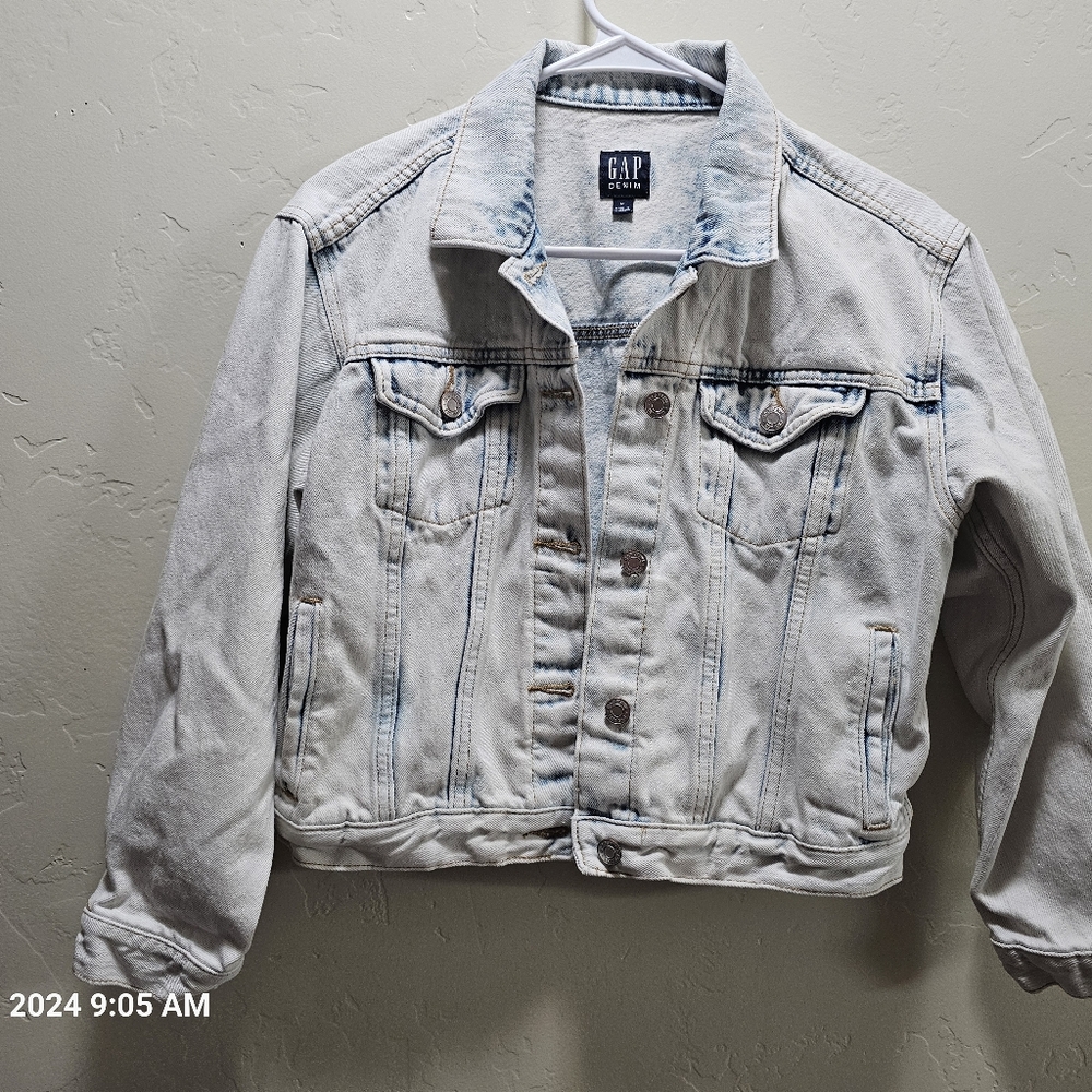 Gap acid washed 3/4 sleeve cropped jean jacket